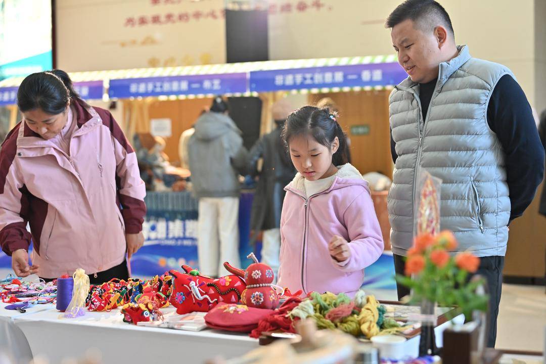 山東首屆AI數實耦合服裝設計大賽決賽暨職工創新創意成果展舉辦:服裝設計