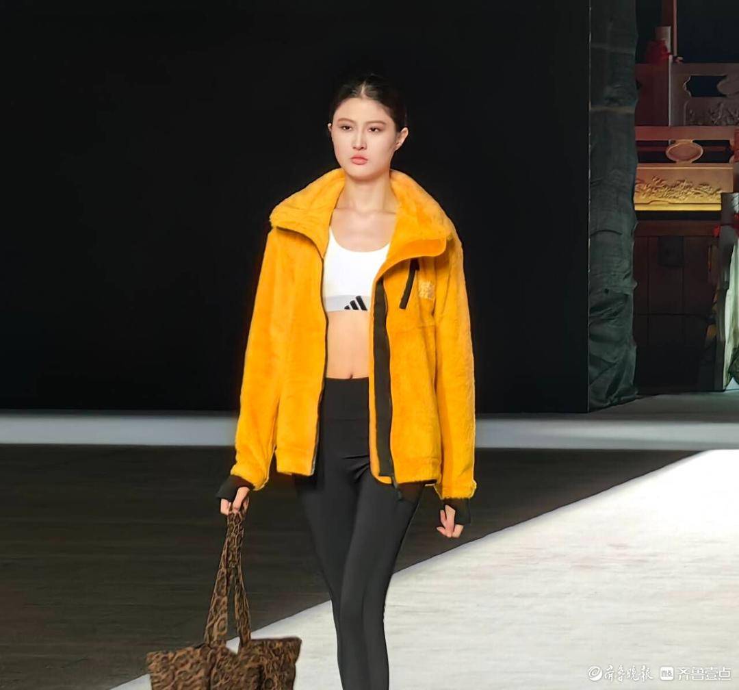 2025“桑莎杯”首屆AI服裝設計邀請賽總決賽夏津舉行:服裝設計