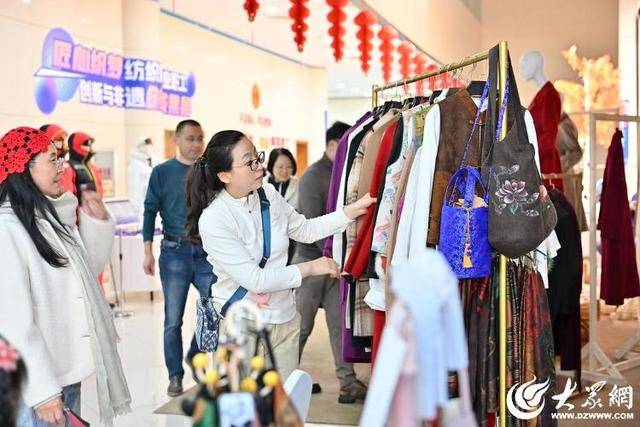 山東省首屆AI數(shù)實(shí)耦合服裝設(shè)計大賽決賽暨職工創(chuàng)新創(chuàng)意成果展成功舉辦:服裝設(shè)計